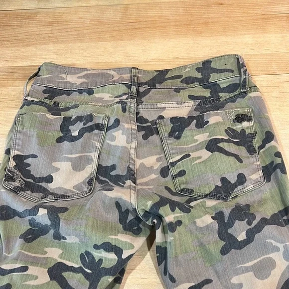 Distressed Black Orchid camo jeans - Picture 13 of 13